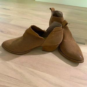 Dolce Vita Booties sz 6.5